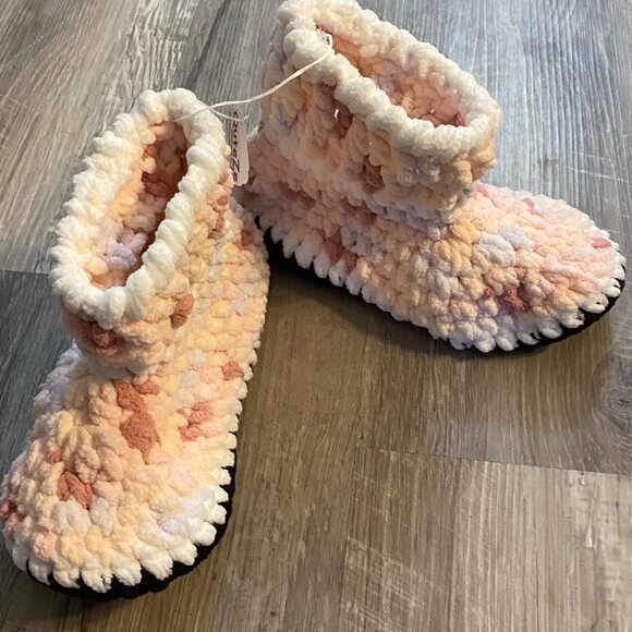 New Super Cozy soft slippers -Super light Pink/Peach- size 7/8 - nonslip bottoms - Picture 2 of 6